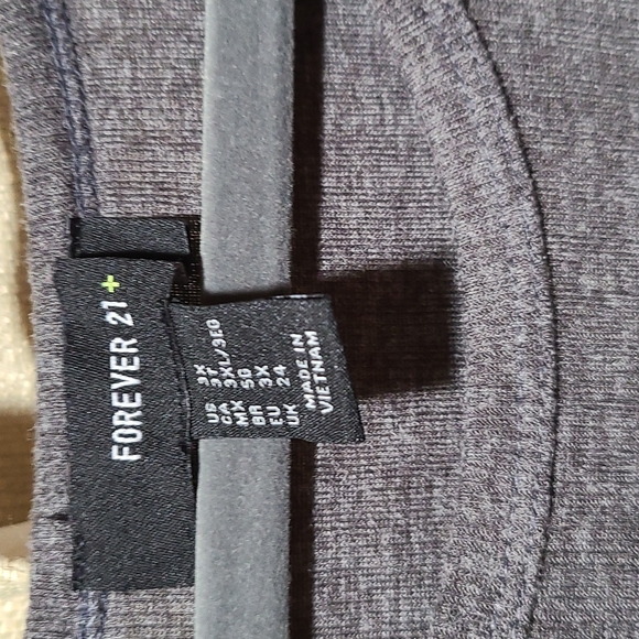 Forever 21 Top Size 3X - Picture 2 of 2